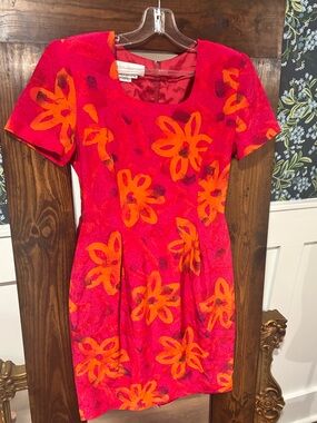 Rare Vintage Maggy London Size 4 100% Silk Vibrant Red Floral Sheath Dress